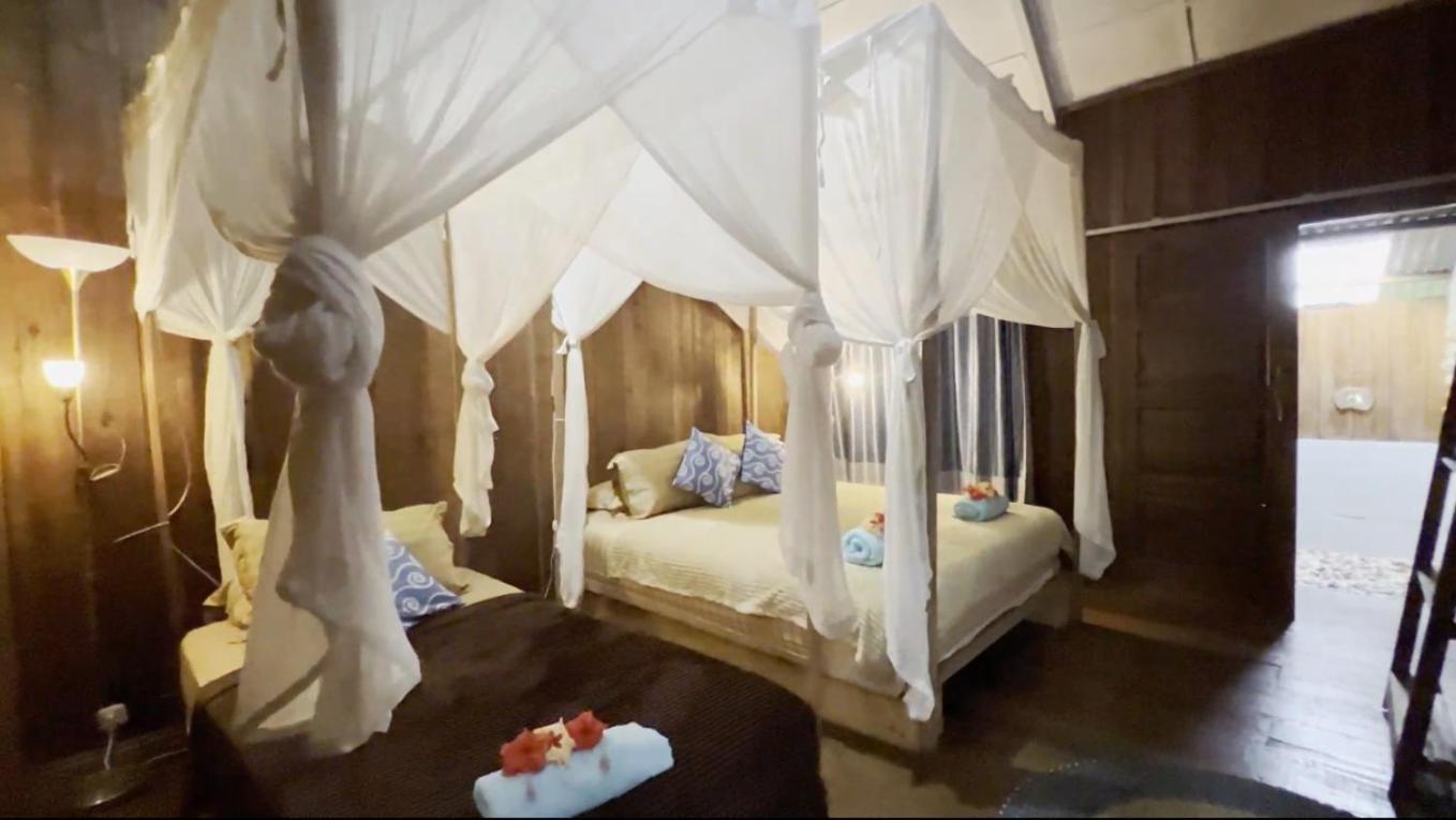 Mentawai Surf Camp Hotel Muarasiberut Bagian luar foto
